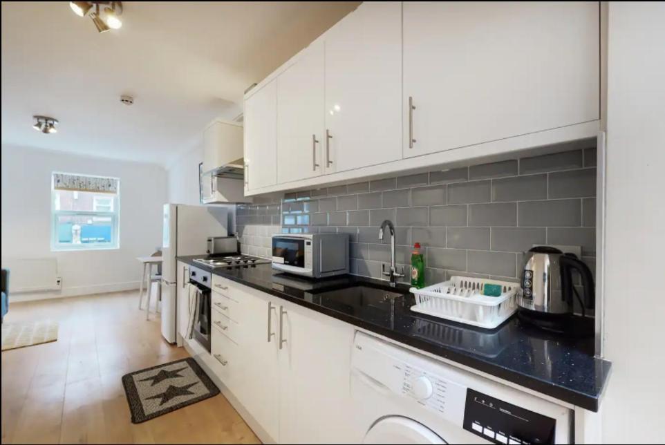 Apartamento New Spacious 1 bed studio flat in Aldgate Londres Exterior foto